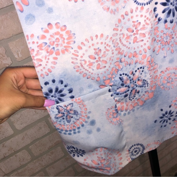 Healing Hands Purple Label Grosgrain Ribbon V-neck blue coral Scrub top - Picture 3 of 9